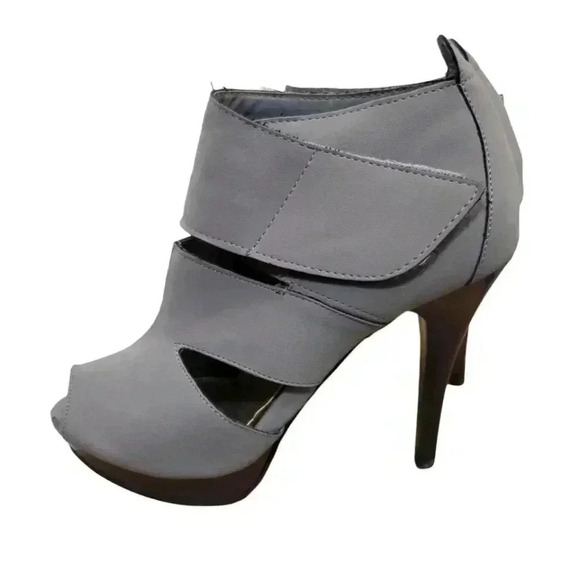 Rampage Suede Gray heels.  Size 9.5 - Picture 3 of 8